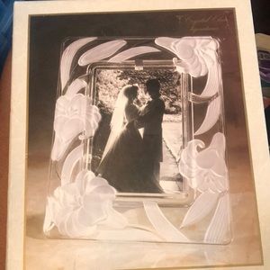 Crystal/Glass Picture Frame w/ Frosted Flower Design ( 5x7 Photo Size )